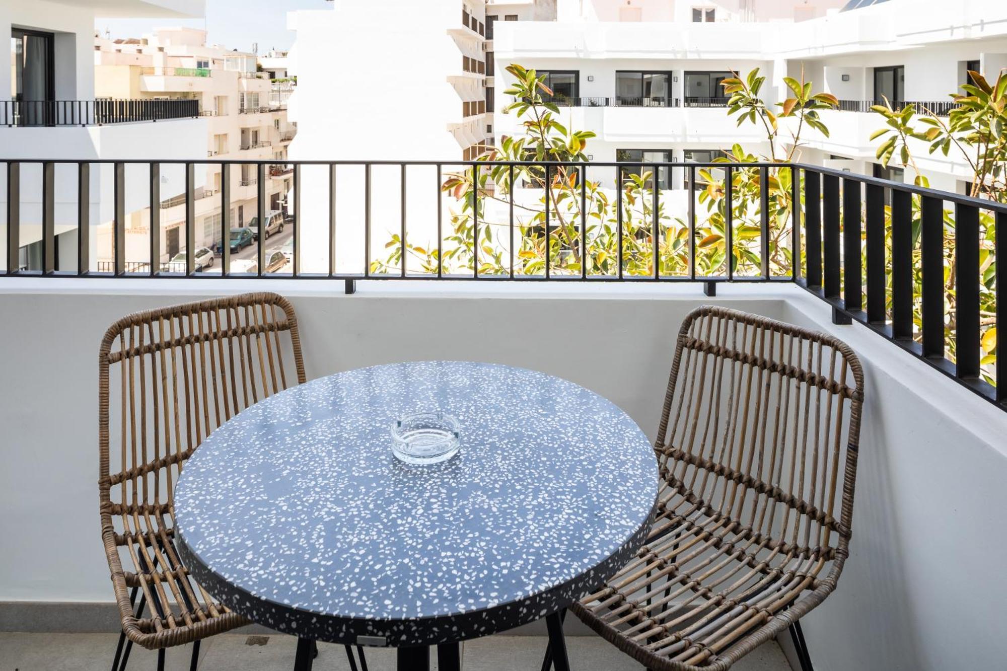 Aparthotel Casita Blanca - Adults Only Sant Antoni de Portmany Extérieur photo