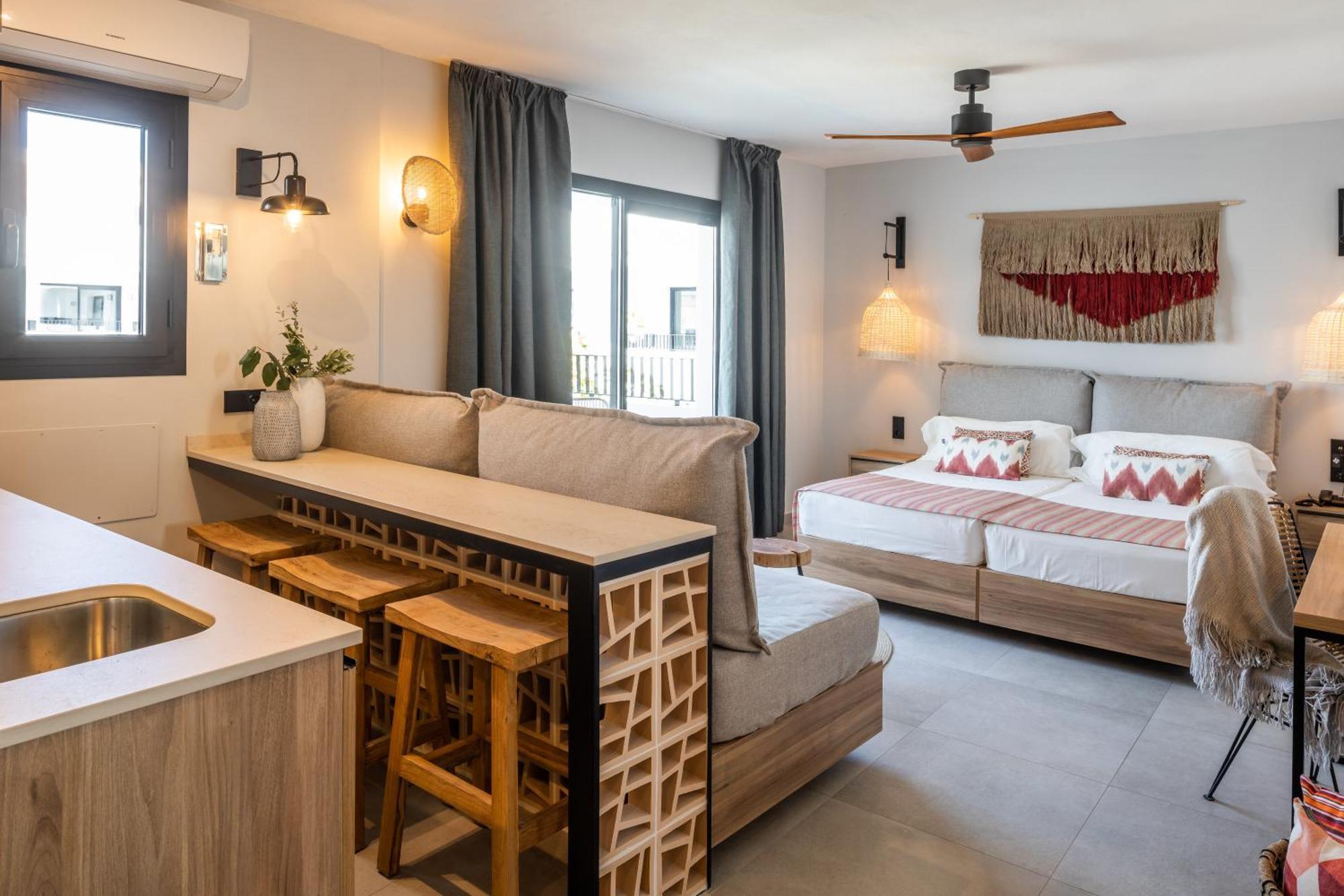 Aparthotel Casita Blanca - Adults Only Sant Antoni de Portmany Extérieur photo