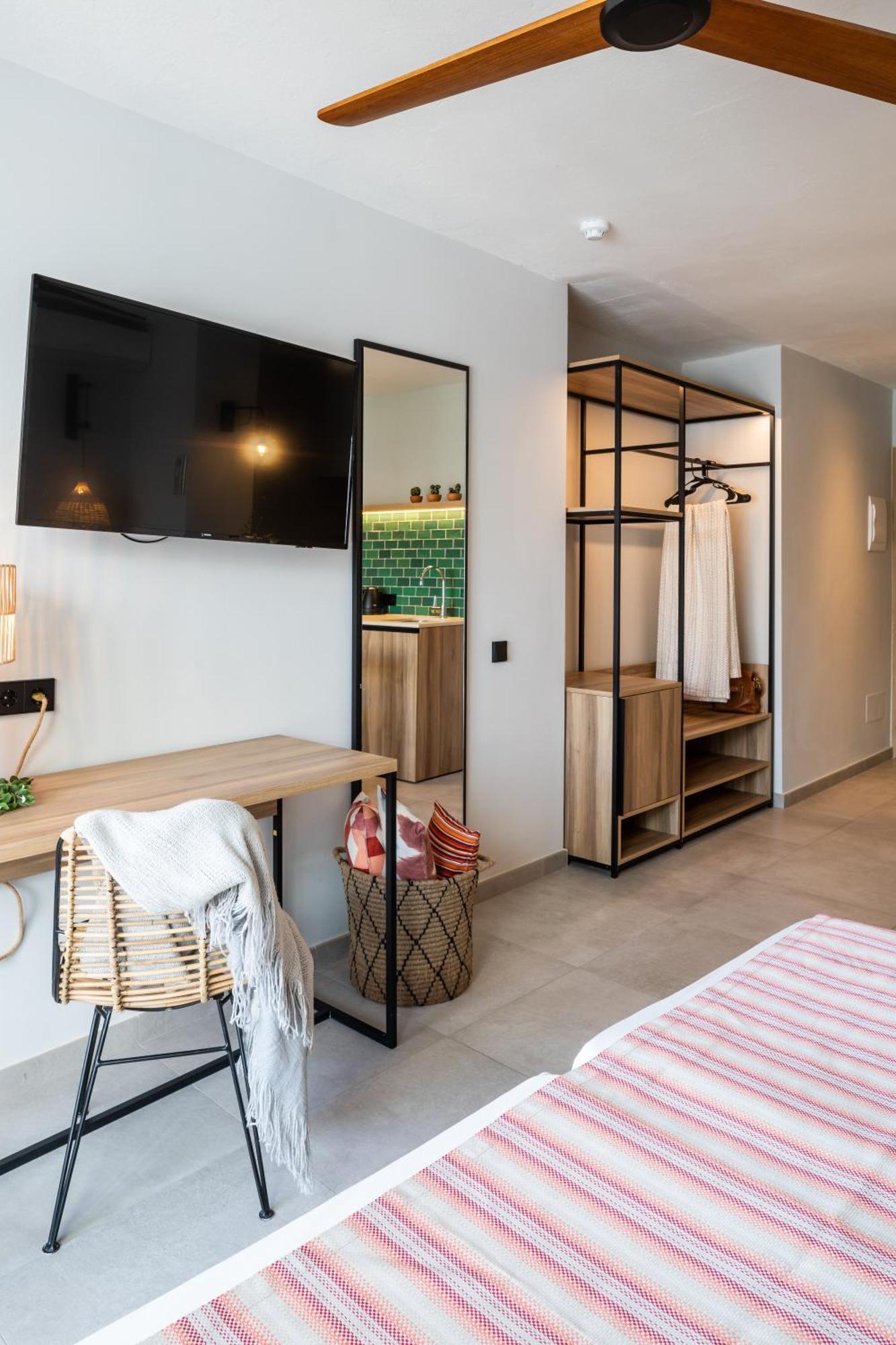 Aparthotel Casita Blanca - Adults Only Sant Antoni de Portmany Extérieur photo