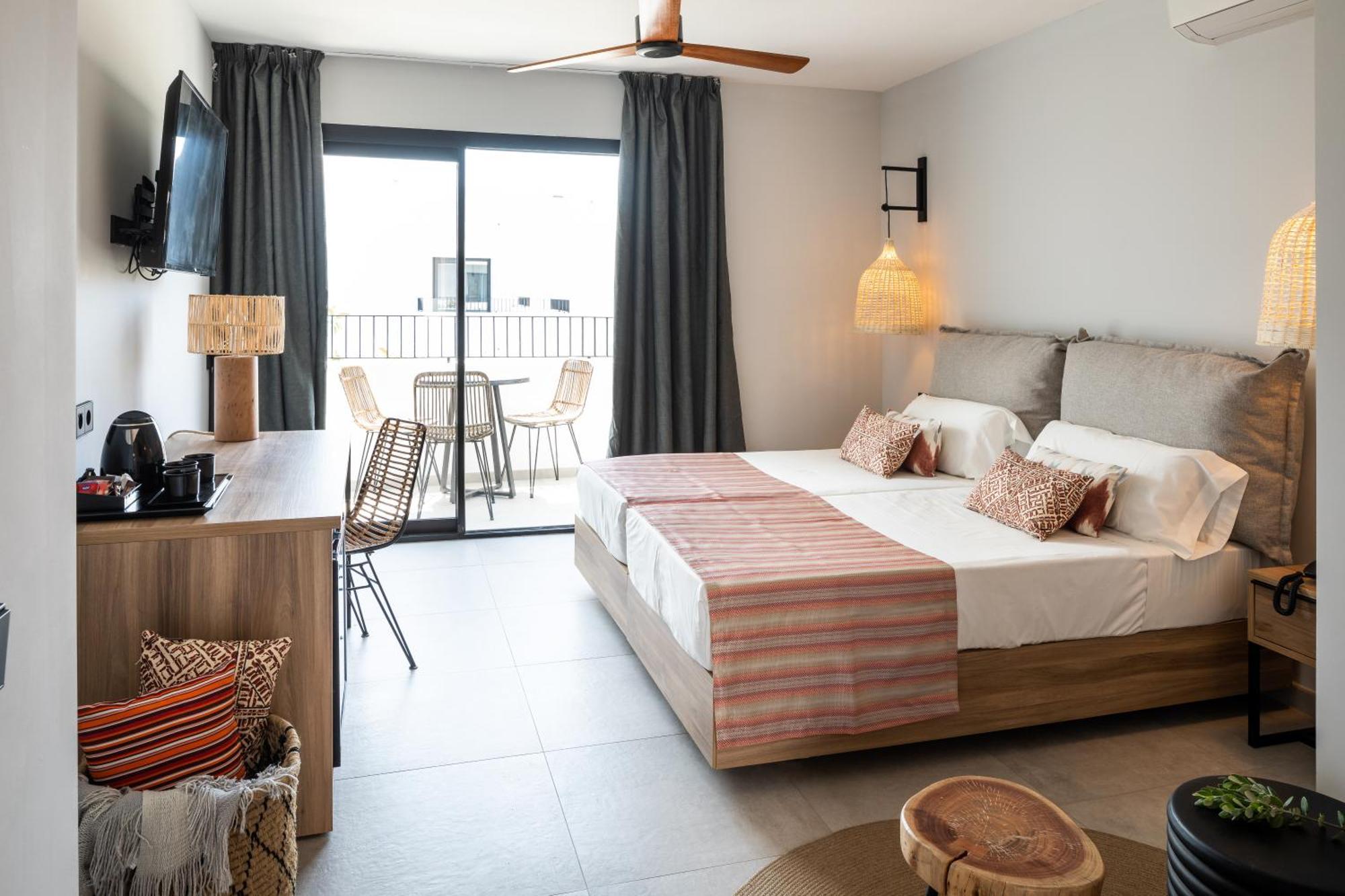 Aparthotel Casita Blanca - Adults Only Sant Antoni de Portmany Extérieur photo